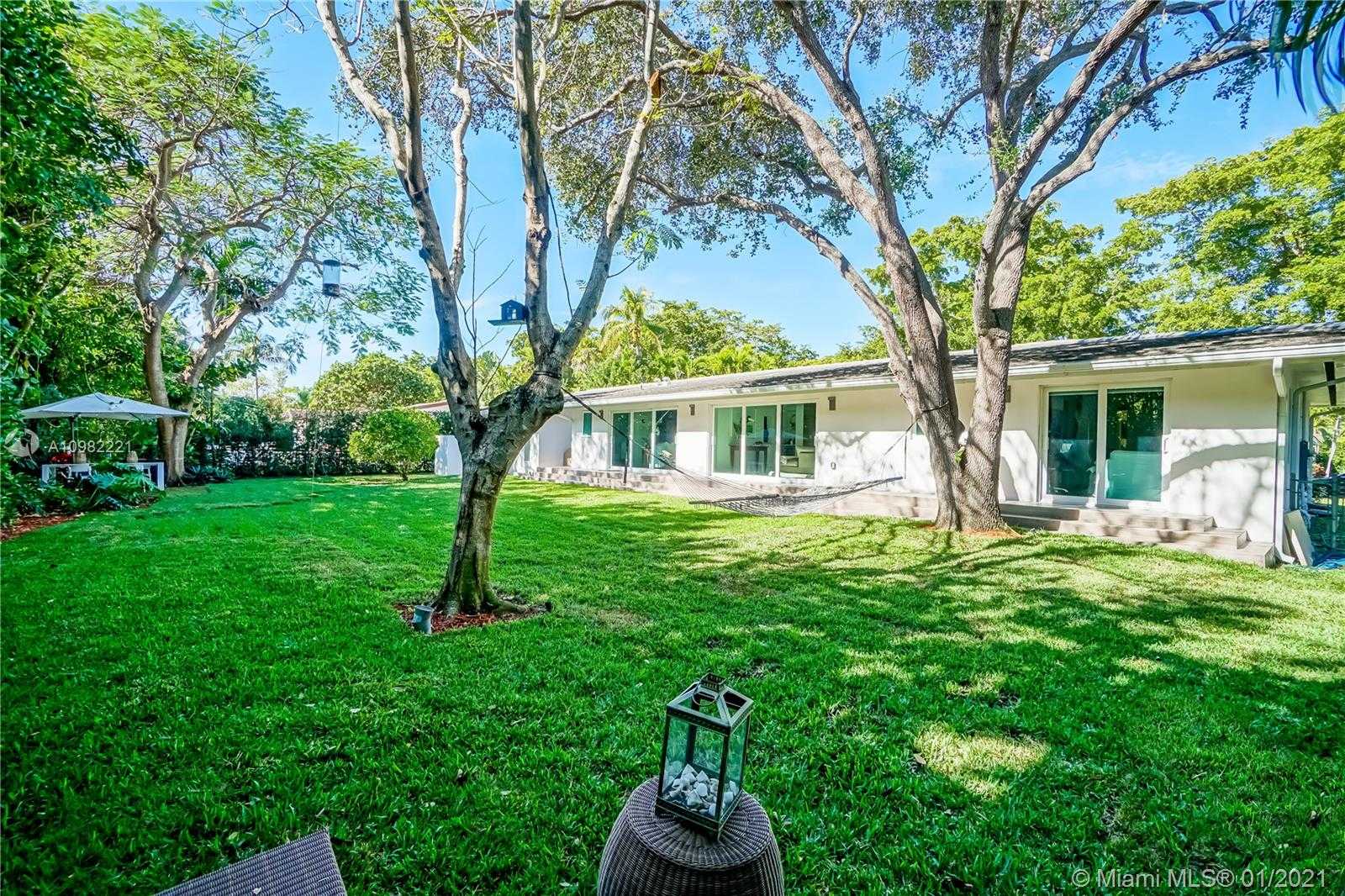 Small Image of 90 SOUTH PROSPECT DR, Coral Gables Number 26
