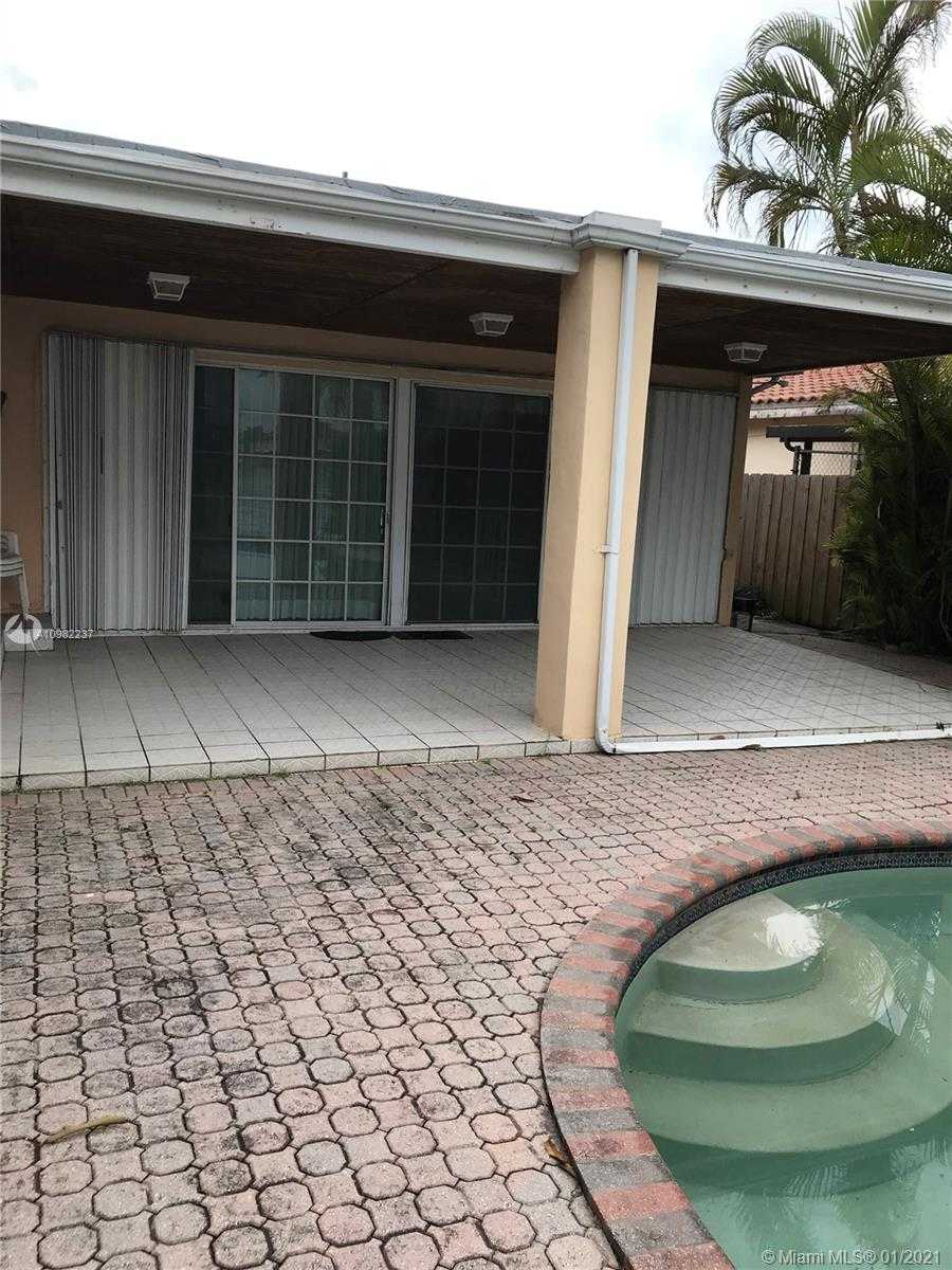Small Image of 1331 STILLWATER DR, Miami Beach Number 4