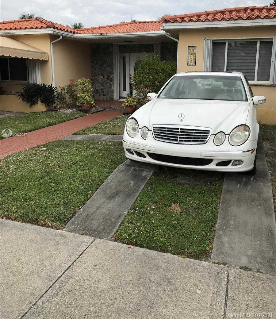 Small Image of 1331 STILLWATER DR, Miami Beach Number 6