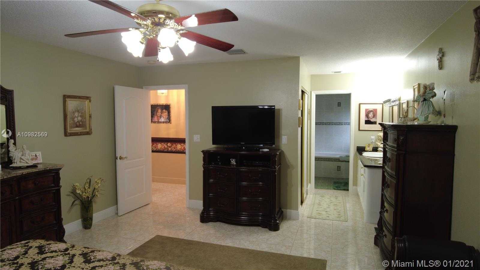 Small Image of 17790 SOUTH WEST 256TH ST, Homestead Number 27