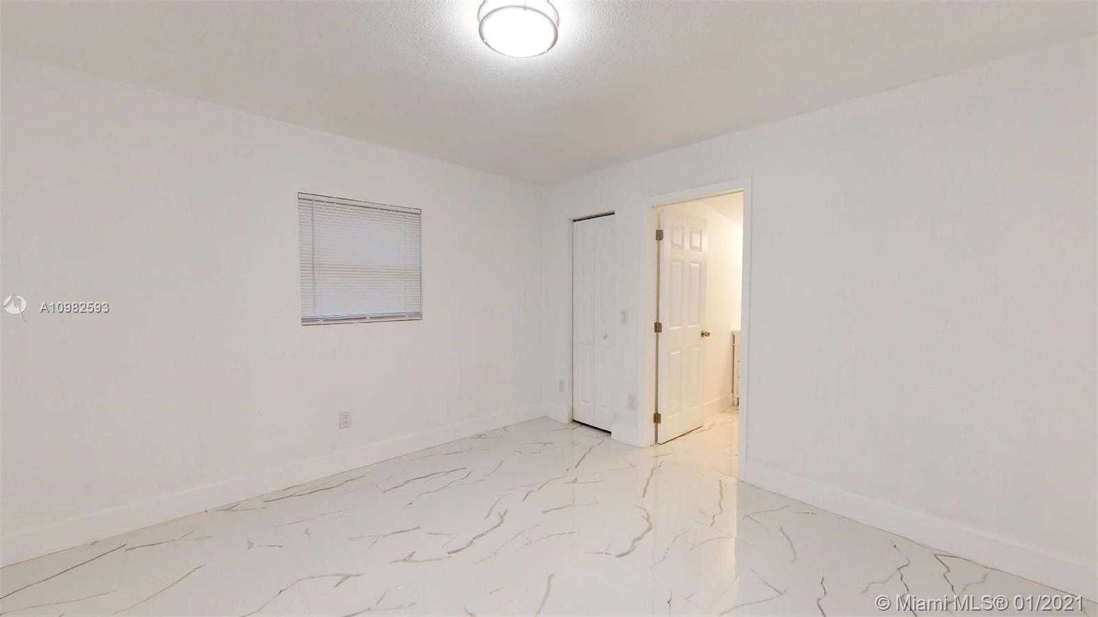 Small Image of 846 NW 111th St, Miami, FL 33168, USA Number 12