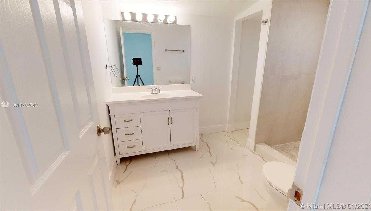 Small Image of 846 NW 111th St, Miami, FL 33168, USA Number 14