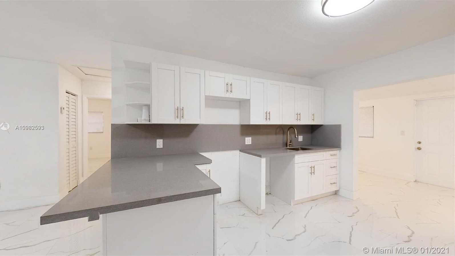 Small Image of 846 NW 111th St, Miami, FL 33168, USA Number 4