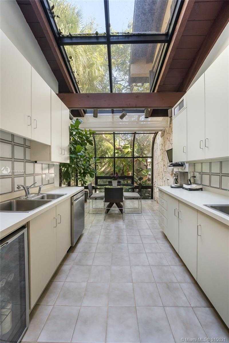 Small Image of 3760 SOUTH DOUGLAS RD, Miami Number 15