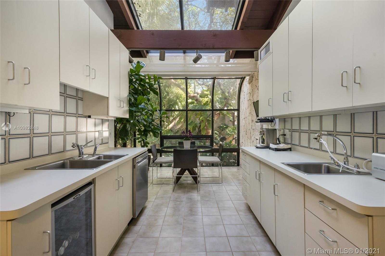 Small Image of 3760 SOUTH DOUGLAS RD, Miami Number 17