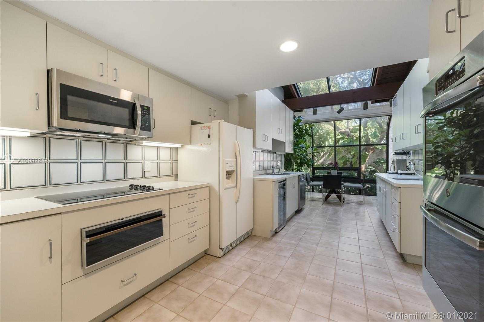 Small Image of 3760 SOUTH DOUGLAS RD, Miami Number 19