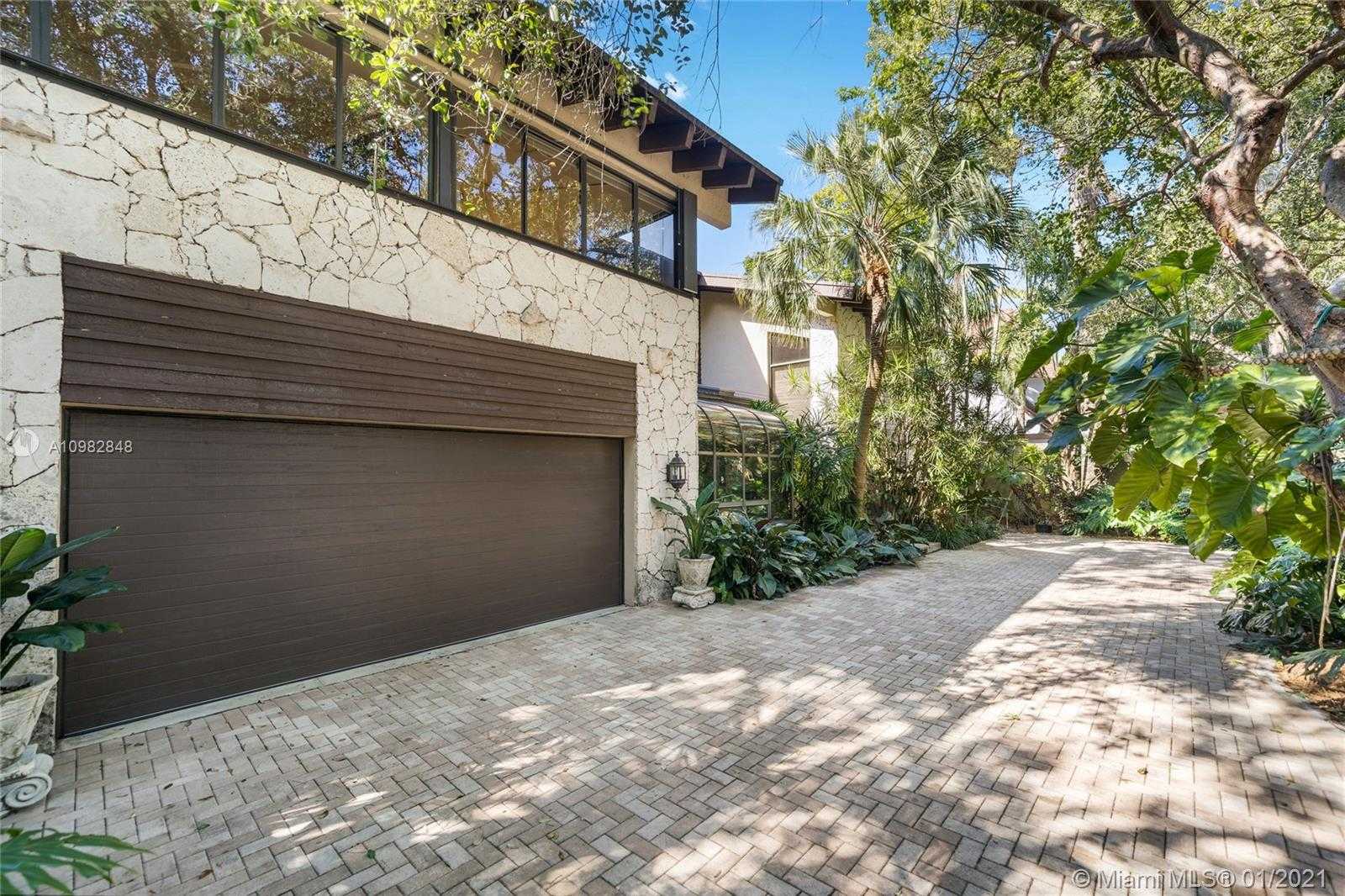 Small Image of 3760 SOUTH DOUGLAS RD, Miami Number 2