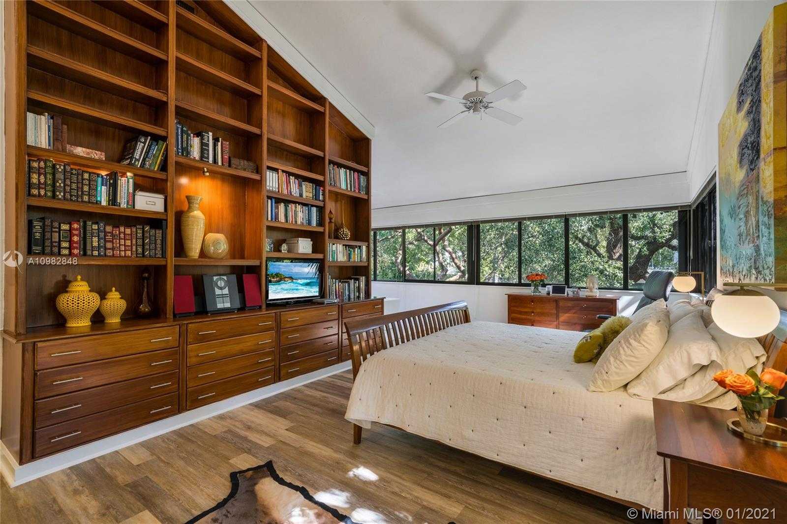 Small Image of 3760 SOUTH DOUGLAS RD, Miami Number 25