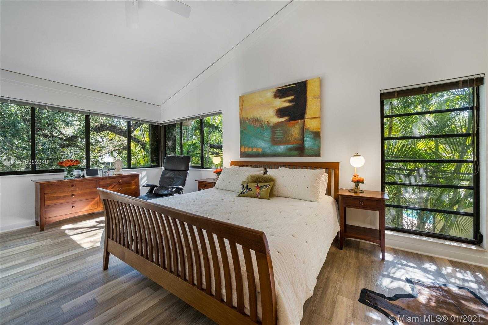 Small Image of 3760 SOUTH DOUGLAS RD, Miami Number 26