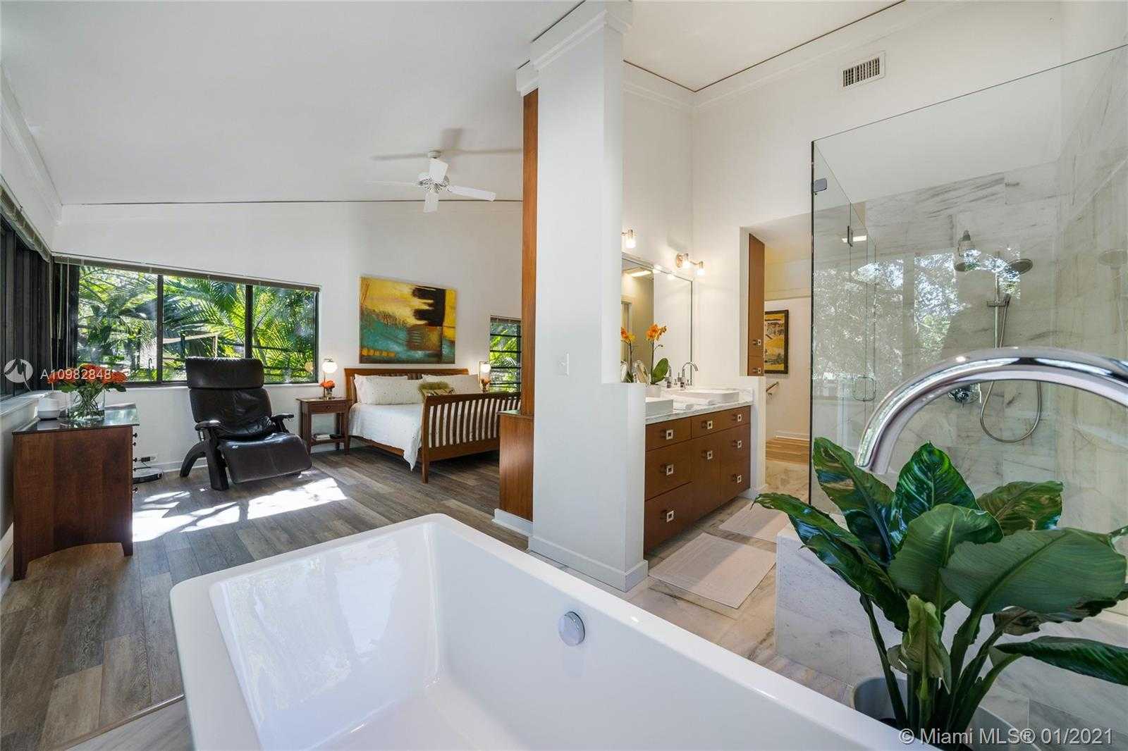 Small Image of 3760 SOUTH DOUGLAS RD, Miami Number 28