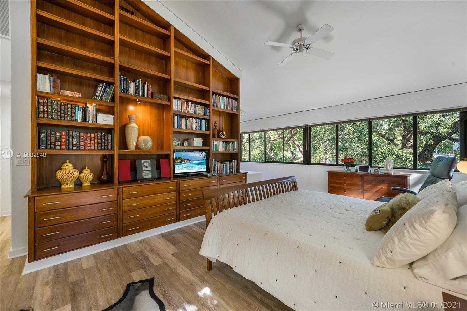 Small Image of 3760 SOUTH DOUGLAS RD, Miami Number 30
