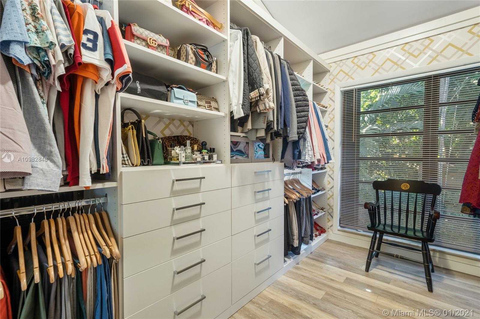 Small Image of 3760 SOUTH DOUGLAS RD, Miami Number 32