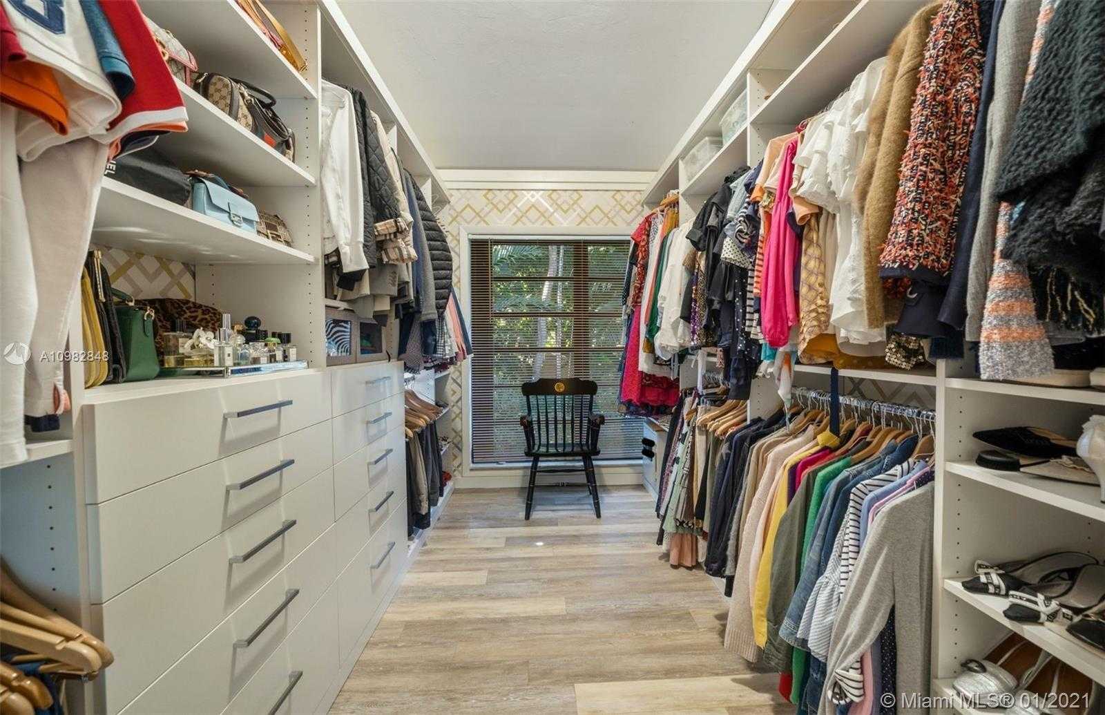 Small Image of 3760 SOUTH DOUGLAS RD, Miami Number 33