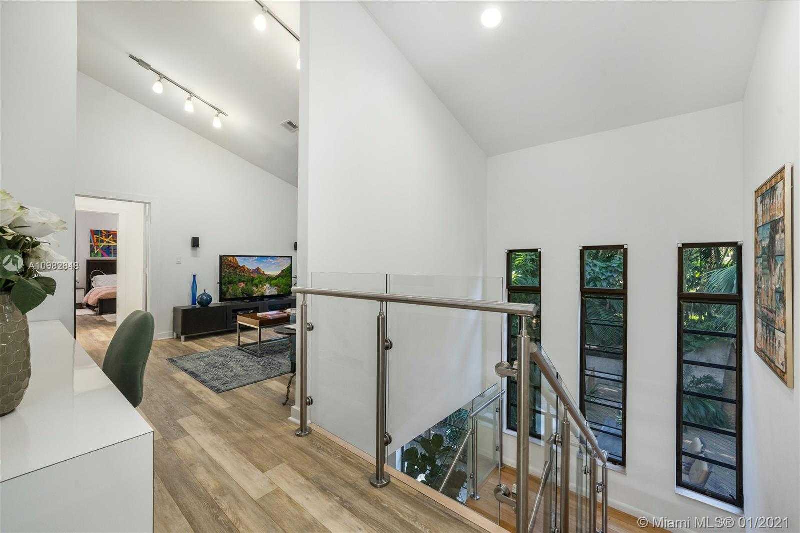 Small Image of 3760 SOUTH DOUGLAS RD, Miami Number 36