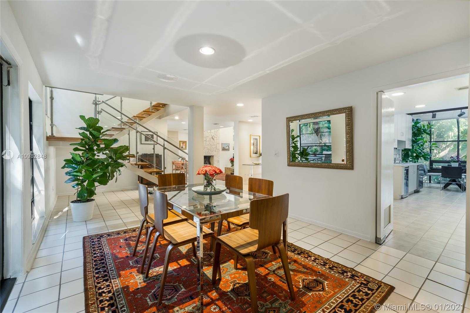 Small Image of 3760 SOUTH DOUGLAS RD, Miami Number 4