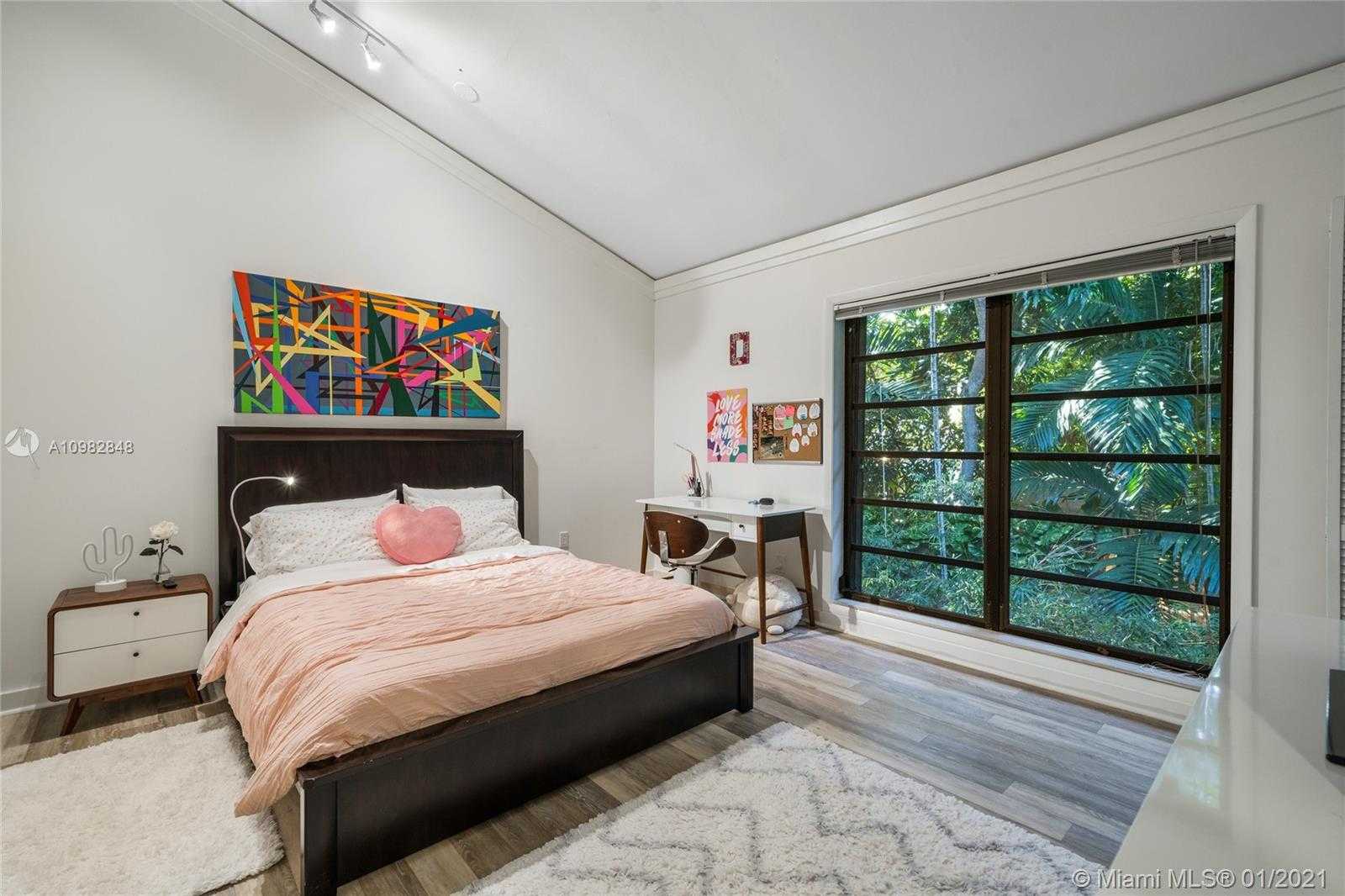 Small Image of 3760 SOUTH DOUGLAS RD, Miami Number 42