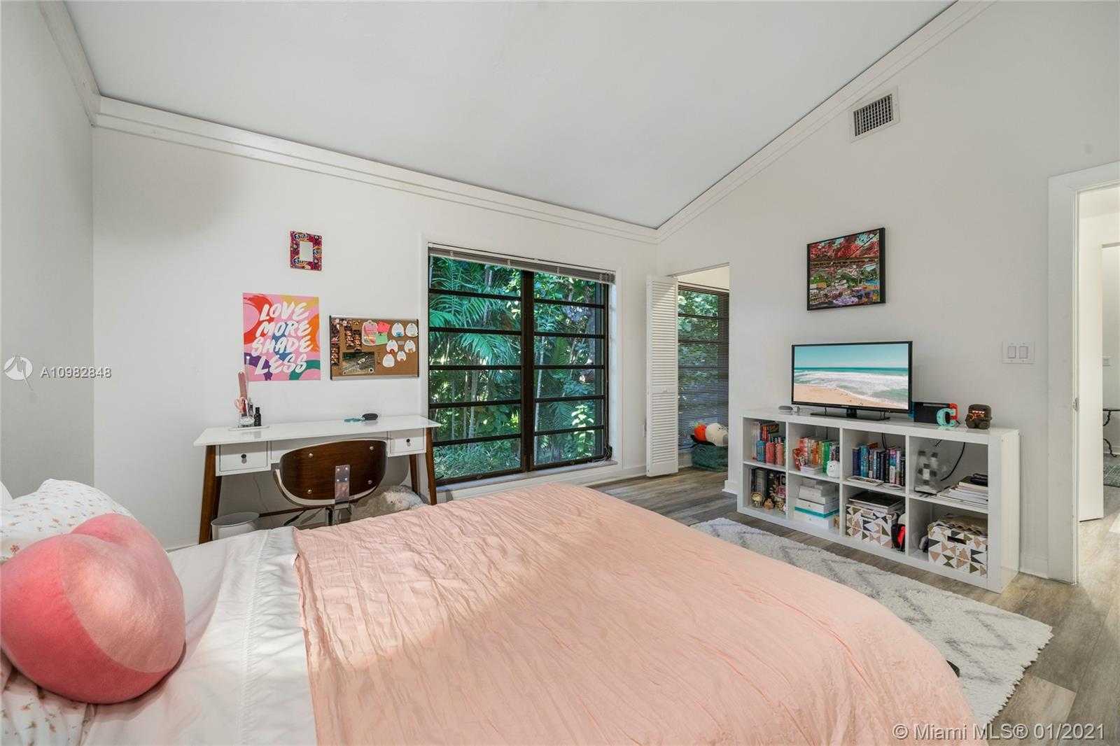 Small Image of 3760 SOUTH DOUGLAS RD, Miami Number 43