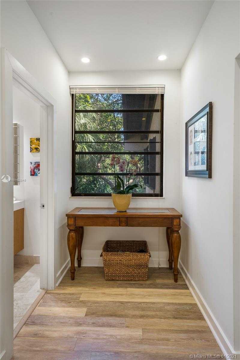 Small Image of 3760 SOUTH DOUGLAS RD, Miami Number 45