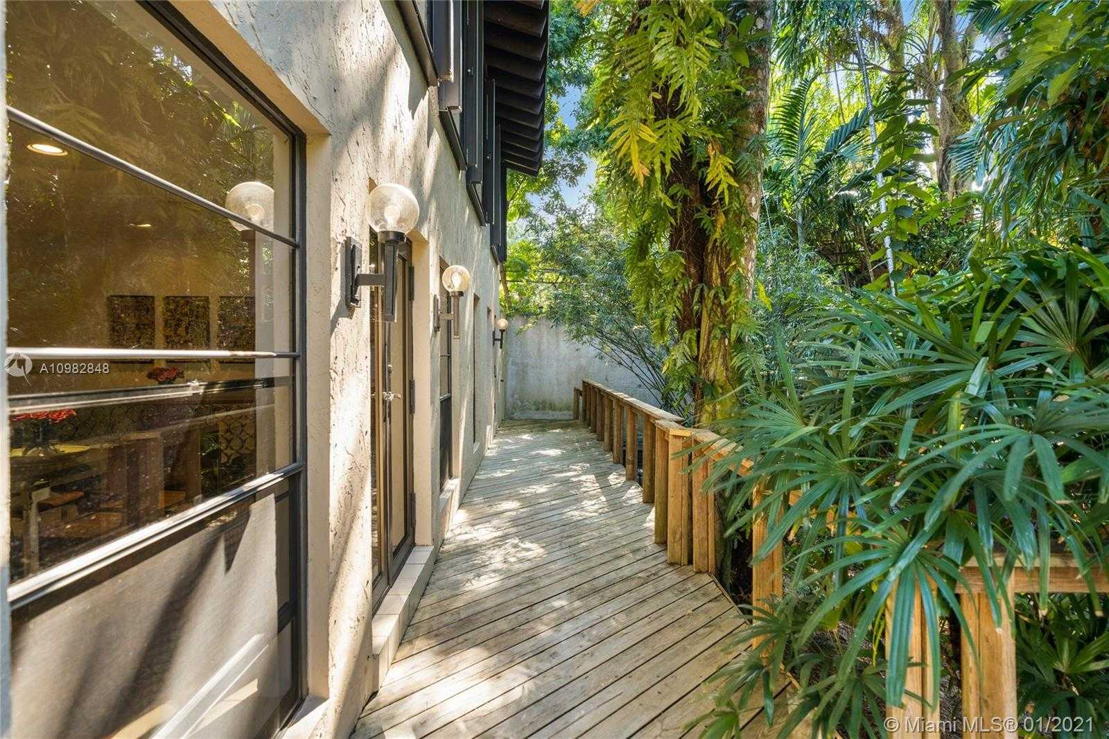 Small Image of 3760 SOUTH DOUGLAS RD, Miami Number 58