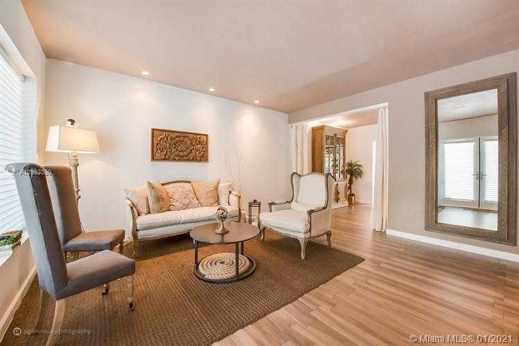Small Image of 335 RIDGEWOOD RD, Key Biscayne Number 2