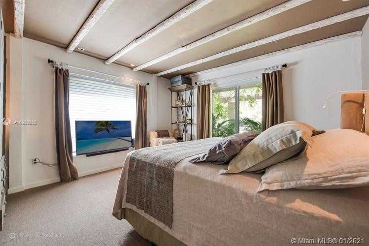 Small Image of 335 RIDGEWOOD RD, Key Biscayne Number 4