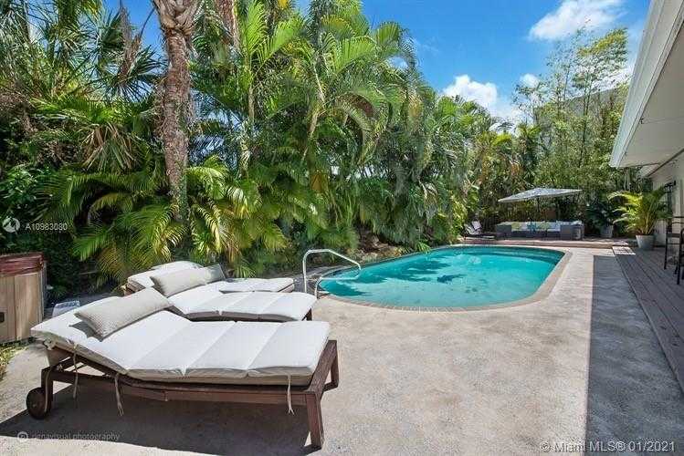 Small Image of 335 RIDGEWOOD RD, Key Biscayne Number 8