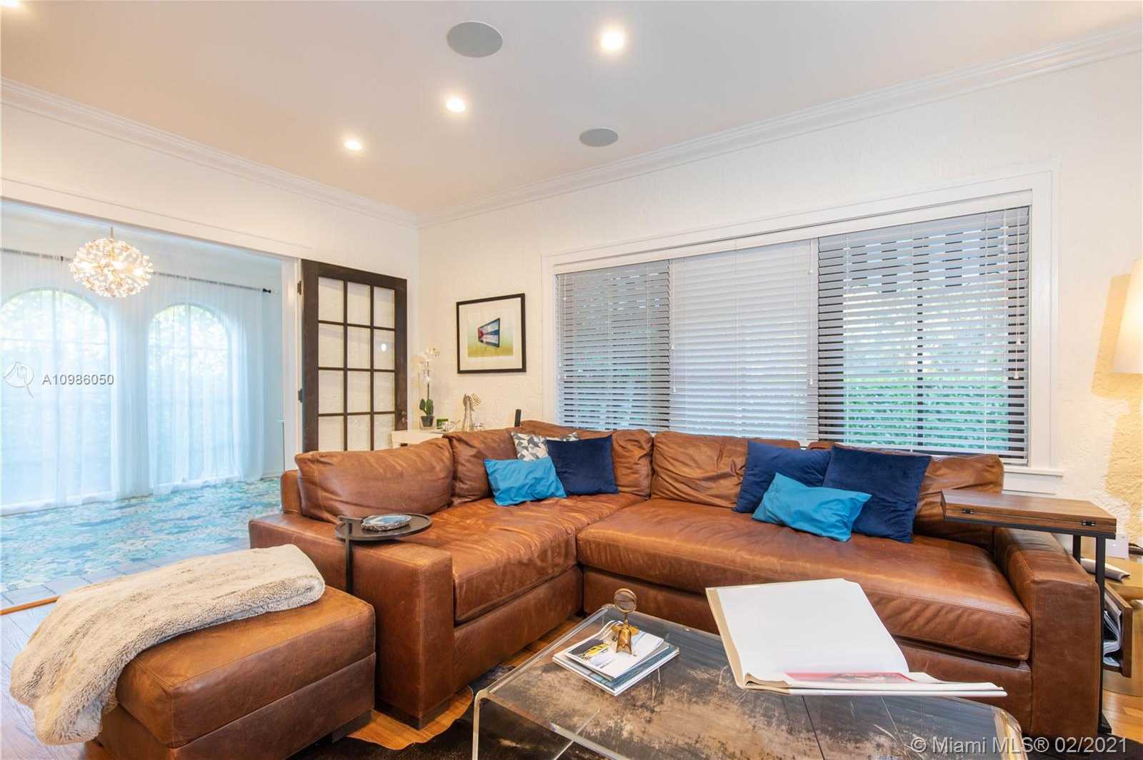 Small Image of 840 MADRID ST, Coral Gables Number 11