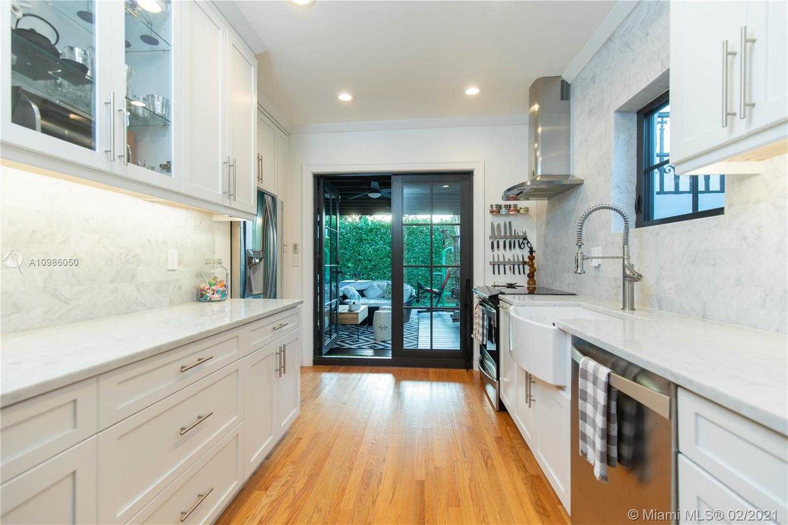 Small Image of 840 MADRID ST, Coral Gables Number 14