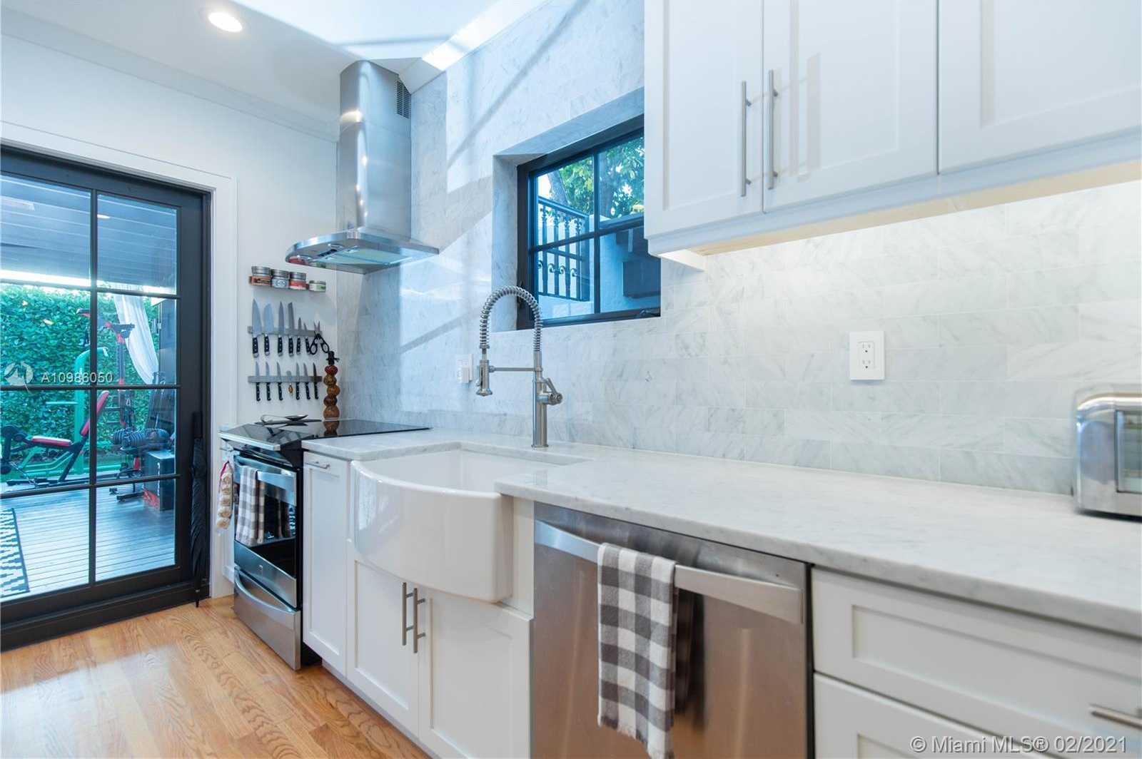 Small Image of 840 MADRID ST, Coral Gables Number 15