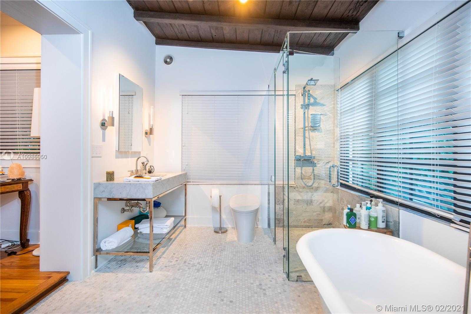 Small Image of 840 MADRID ST, Coral Gables Number 19