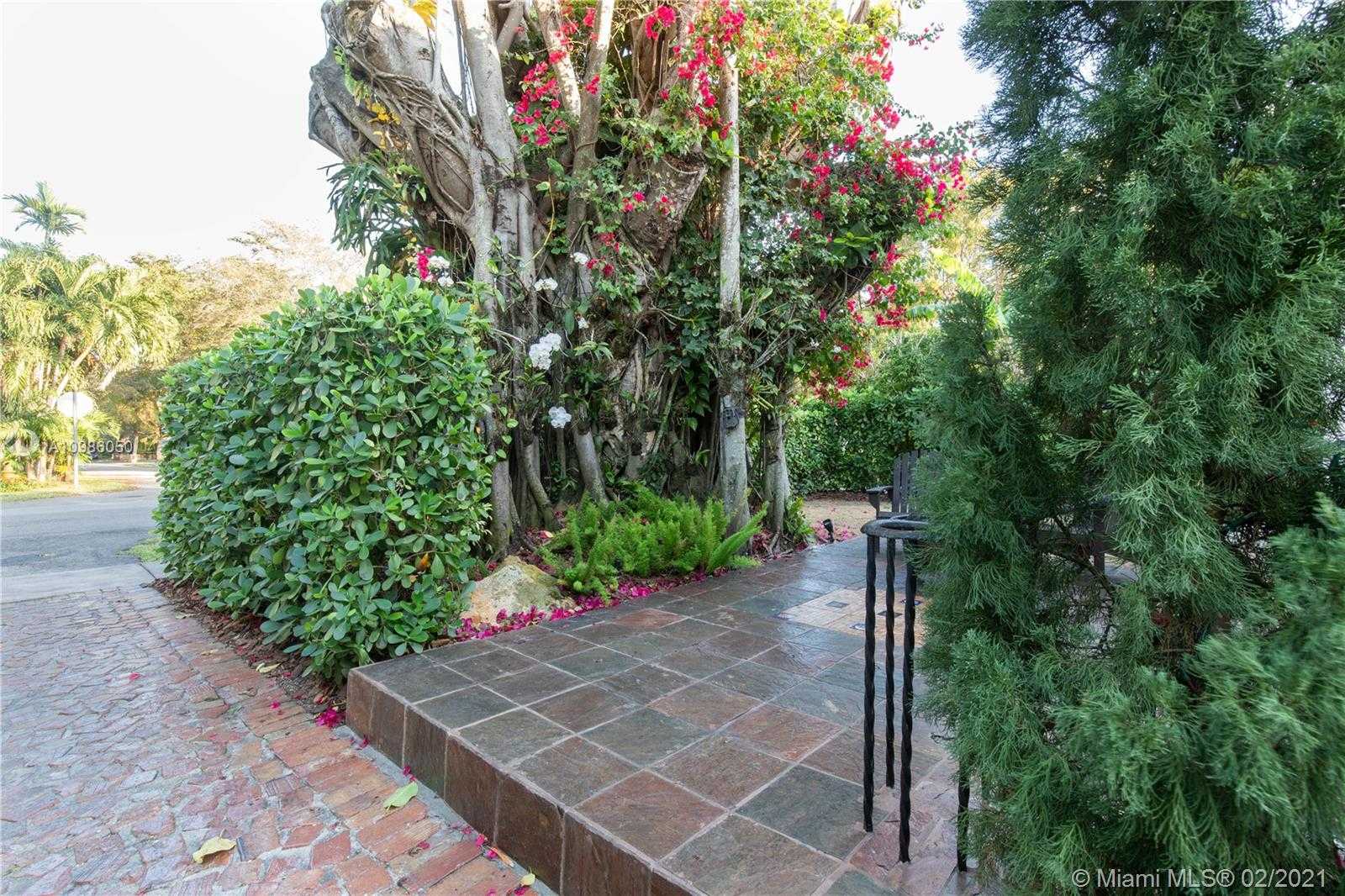 Small Image of 840 MADRID ST, Coral Gables Number 2