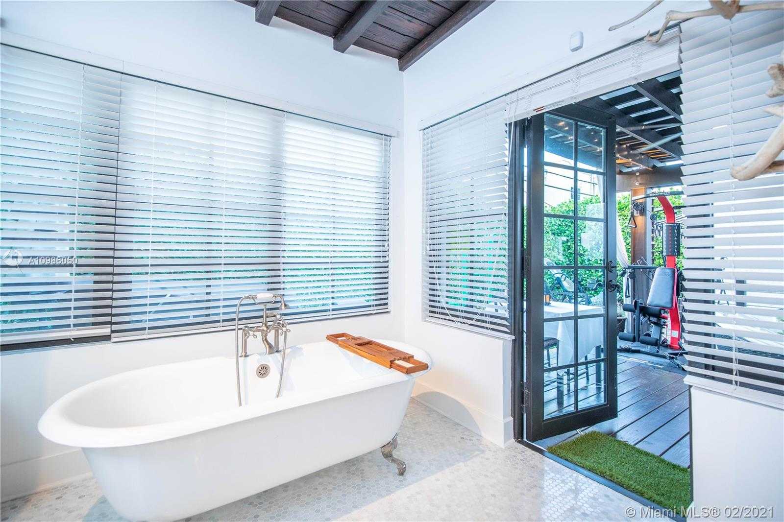 Small Image of 840 MADRID ST, Coral Gables Number 21