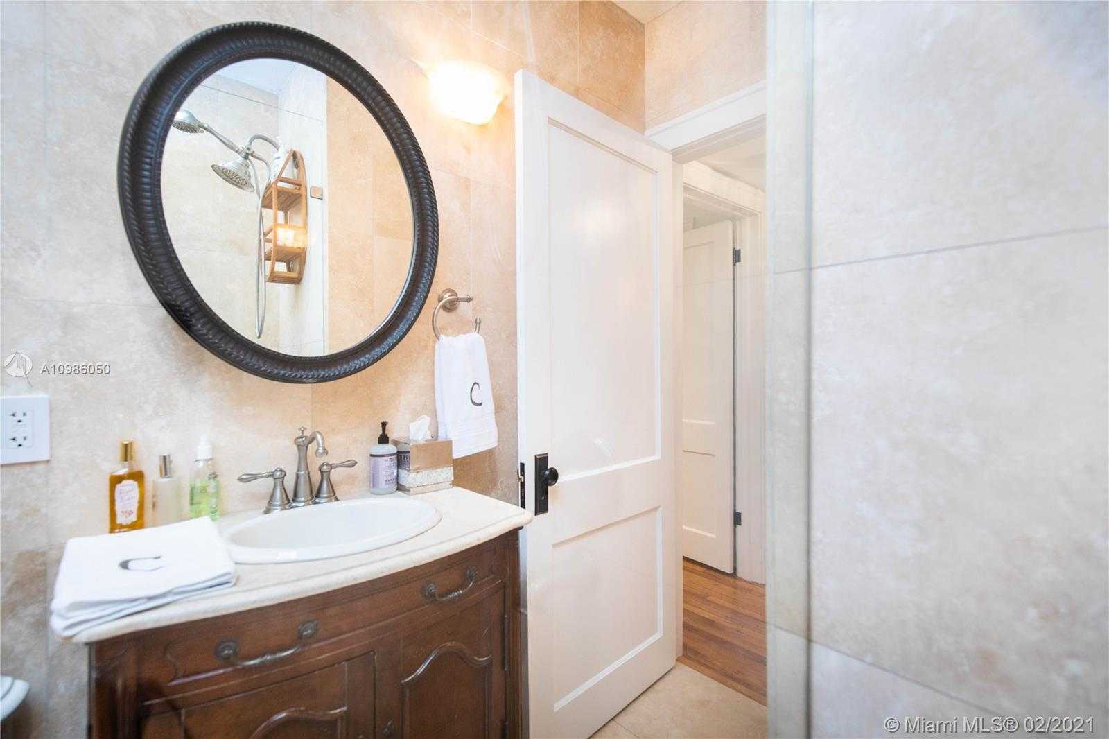 Small Image of 840 MADRID ST, Coral Gables Number 31