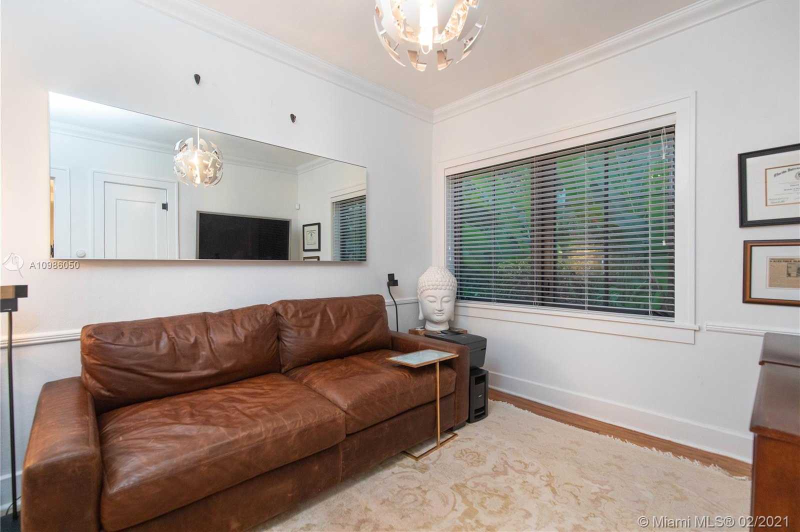 Small Image of 840 MADRID ST, Coral Gables Number 32