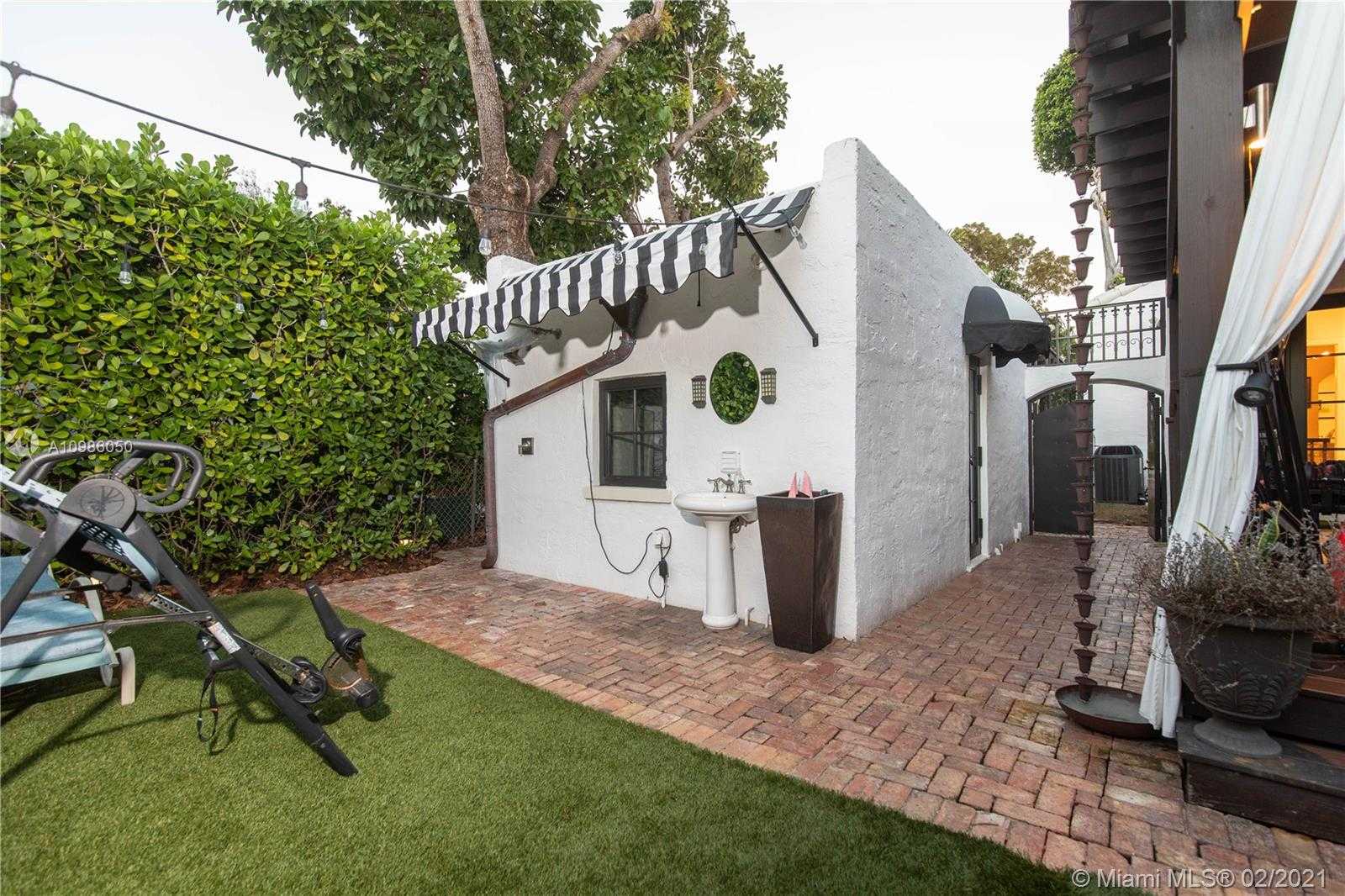 Small Image of 840 MADRID ST, Coral Gables Number 35