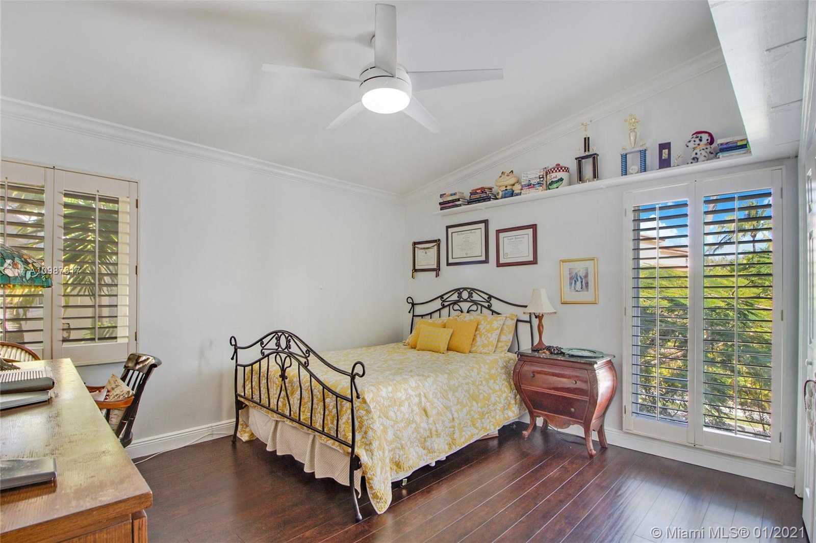 Small Image of 3550 EAST FAIRVIEW ST, Miami Number 5