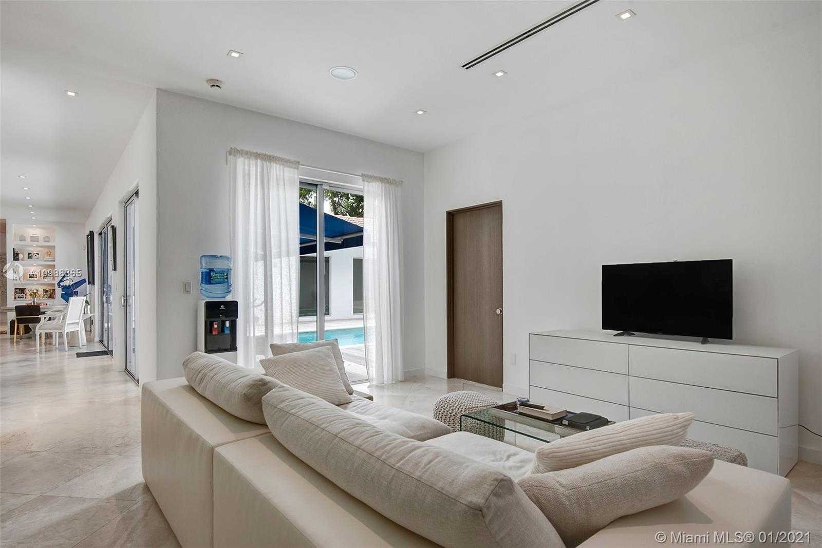 Small Image of 3200 AH WE WA ST, Miami Number 10