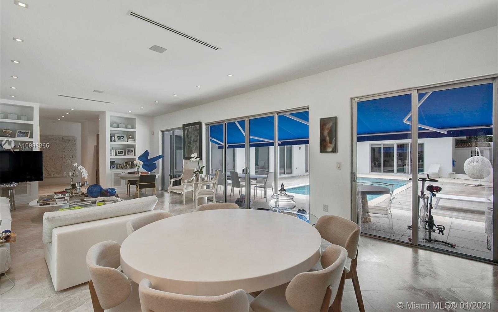 Small Image of 3200 AH WE WA ST, Miami Number 8
