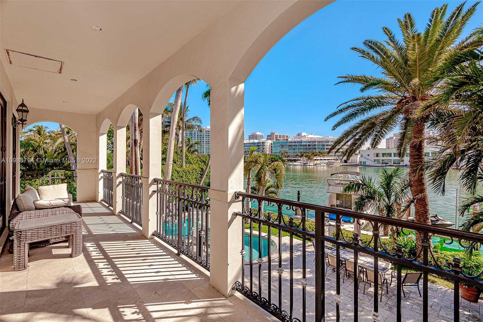 Small Image of 6535 ALLISON RD, Miami Beach Number 14
