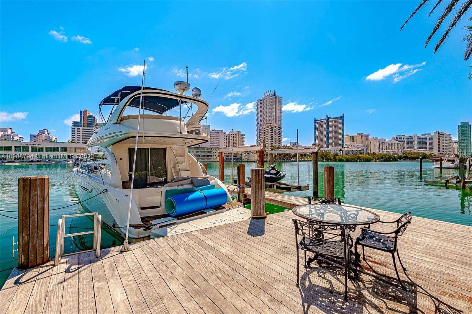 Small Image of 6535 ALLISON RD, Miami Beach Number 2
