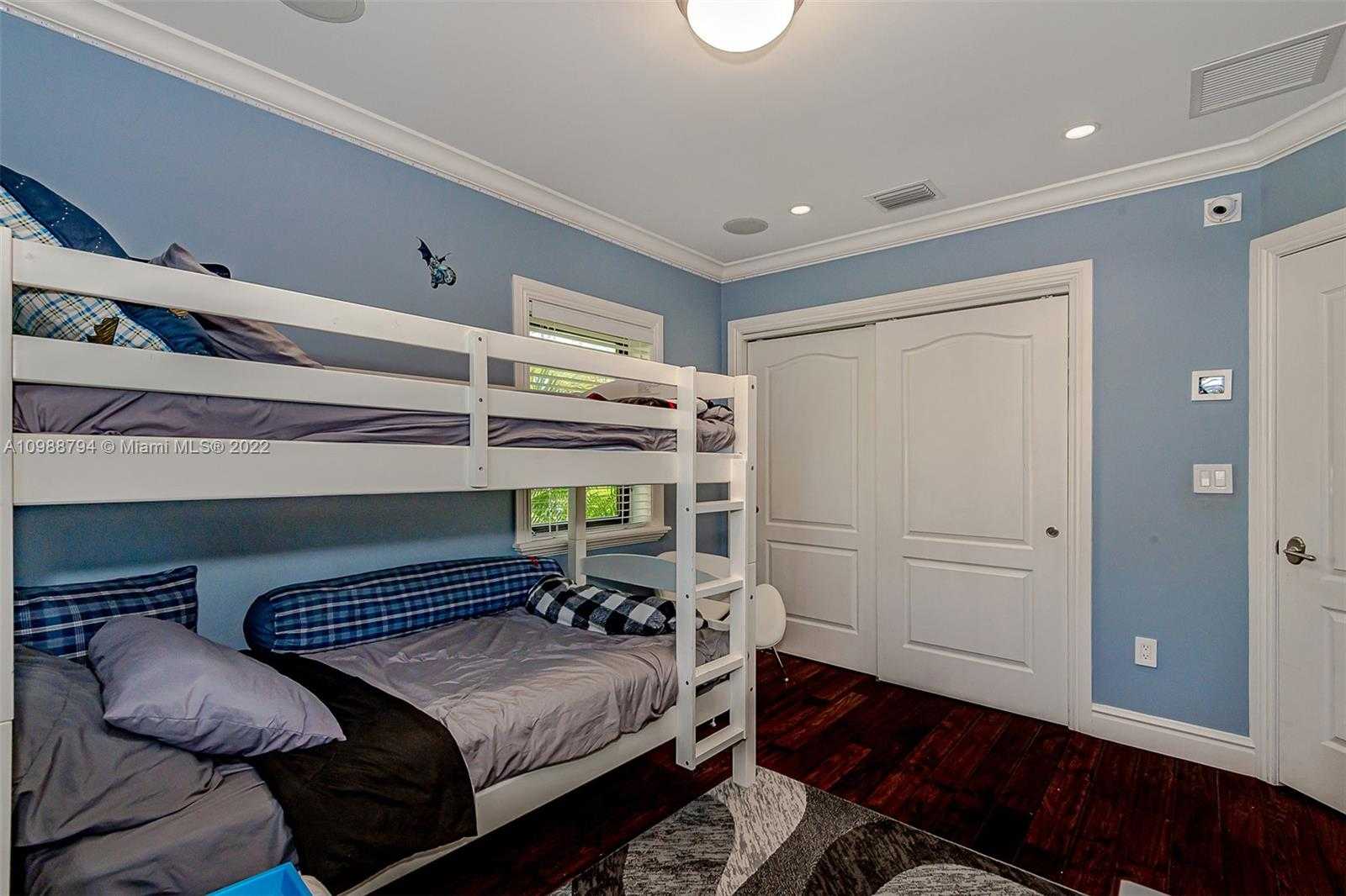 Small Image of 6535 ALLISON RD, Miami Beach Number 20