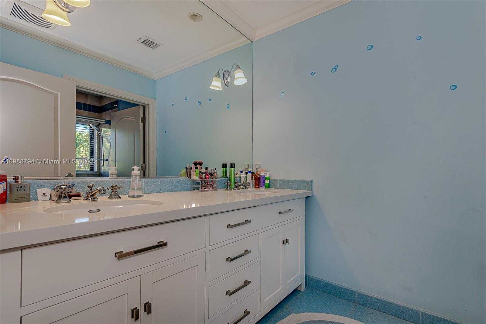 Small Image of 6535 ALLISON RD, Miami Beach Number 21