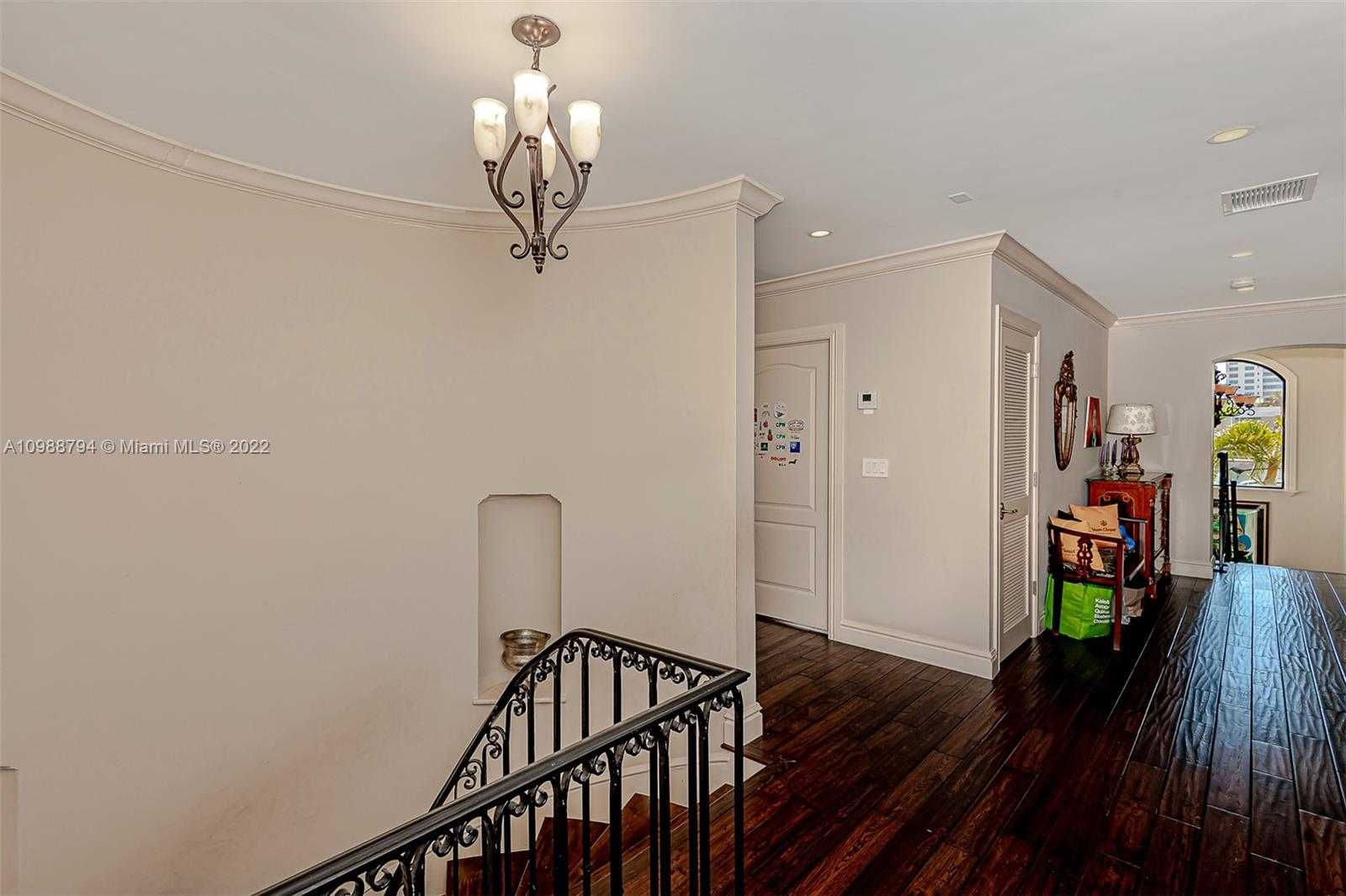 Small Image of 6535 ALLISON RD, Miami Beach Number 26