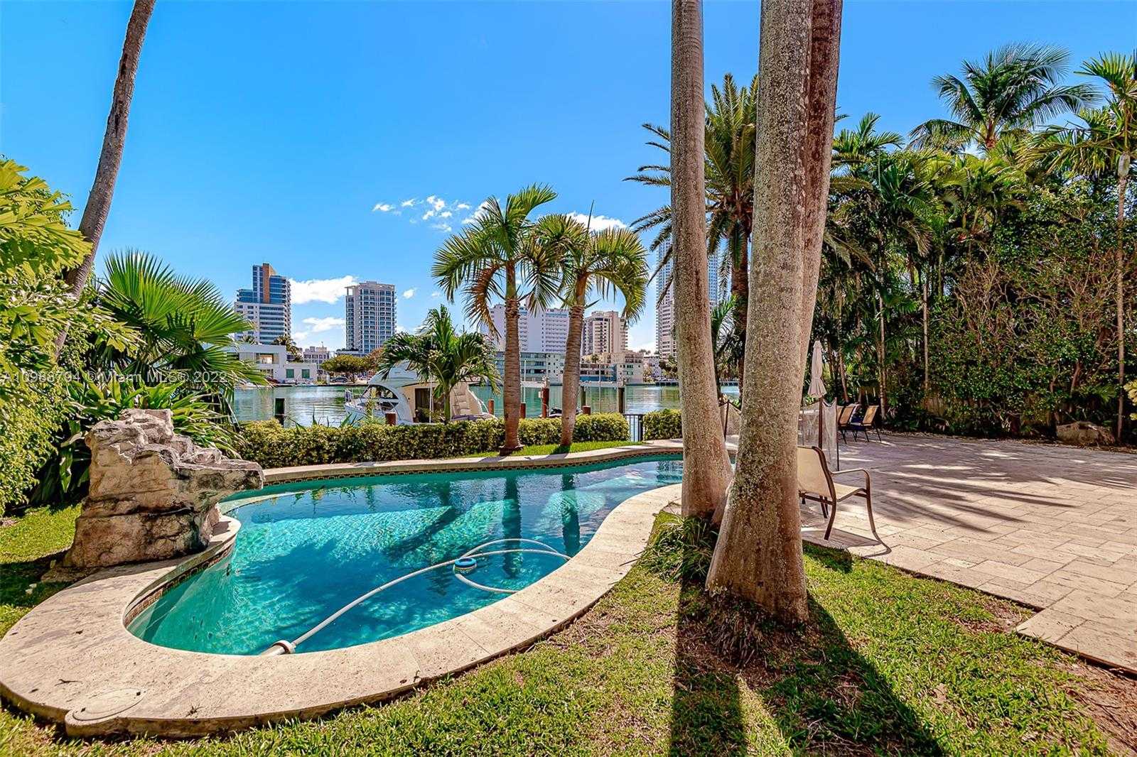Small Image of 6535 ALLISON RD, Miami Beach Number 47