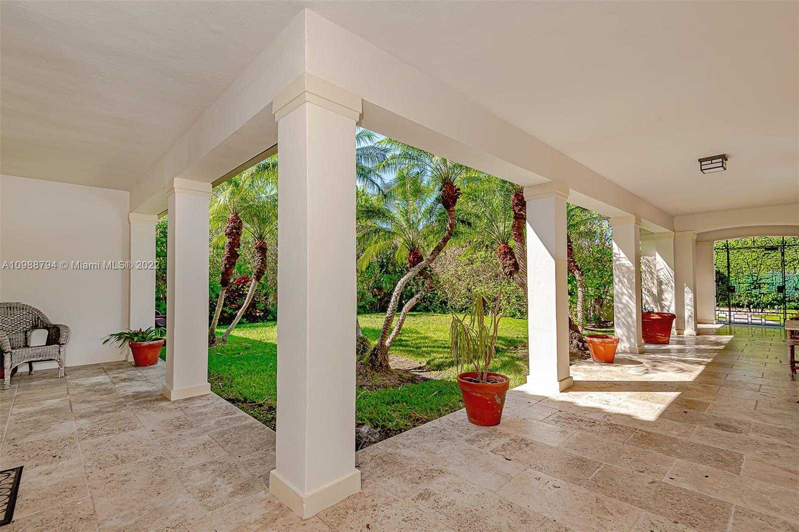 Small Image of 6535 ALLISON RD, Miami Beach Number 5