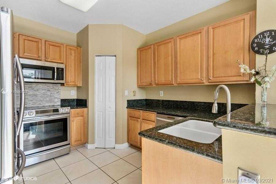 Small Image of 11552 NORTH WEST 69TH TER, Doral Number 12