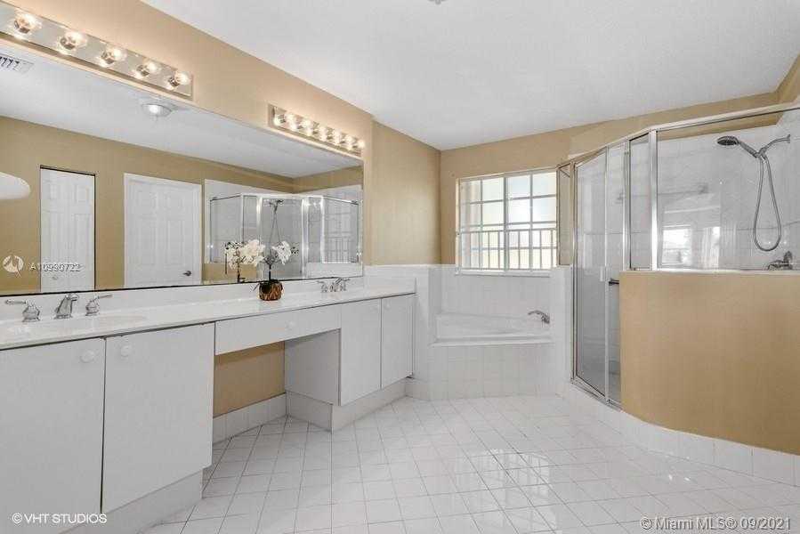 Small Image of 11552 NORTH WEST 69TH TER, Doral Number 14