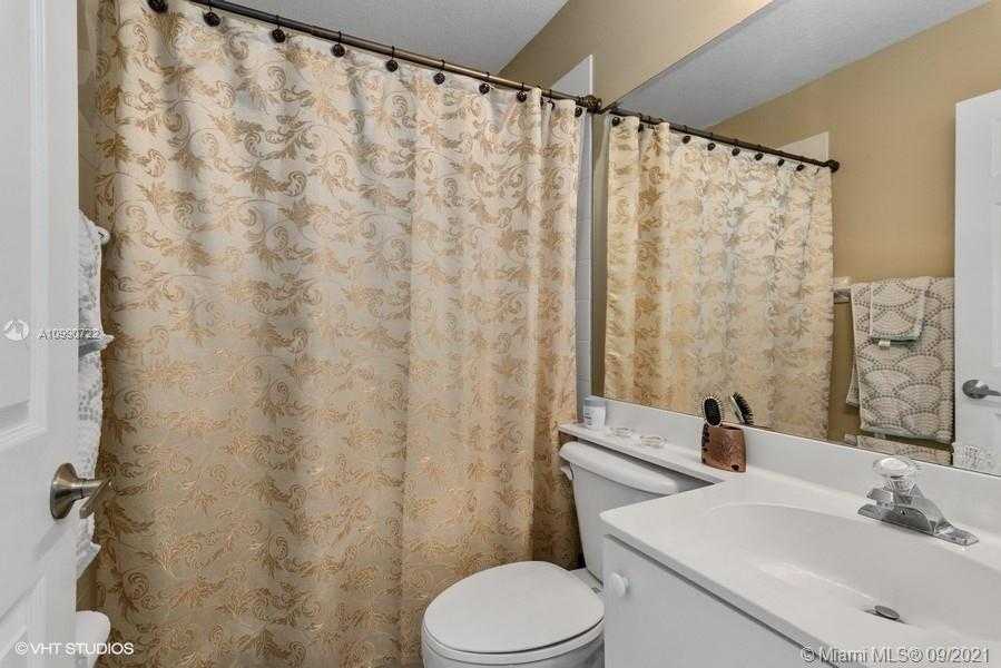 Small Image of 11552 NORTH WEST 69TH TER, Doral Number 16