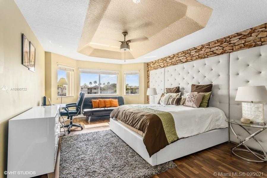 Small Image of 11552 NORTH WEST 69TH TER, Doral Number 5