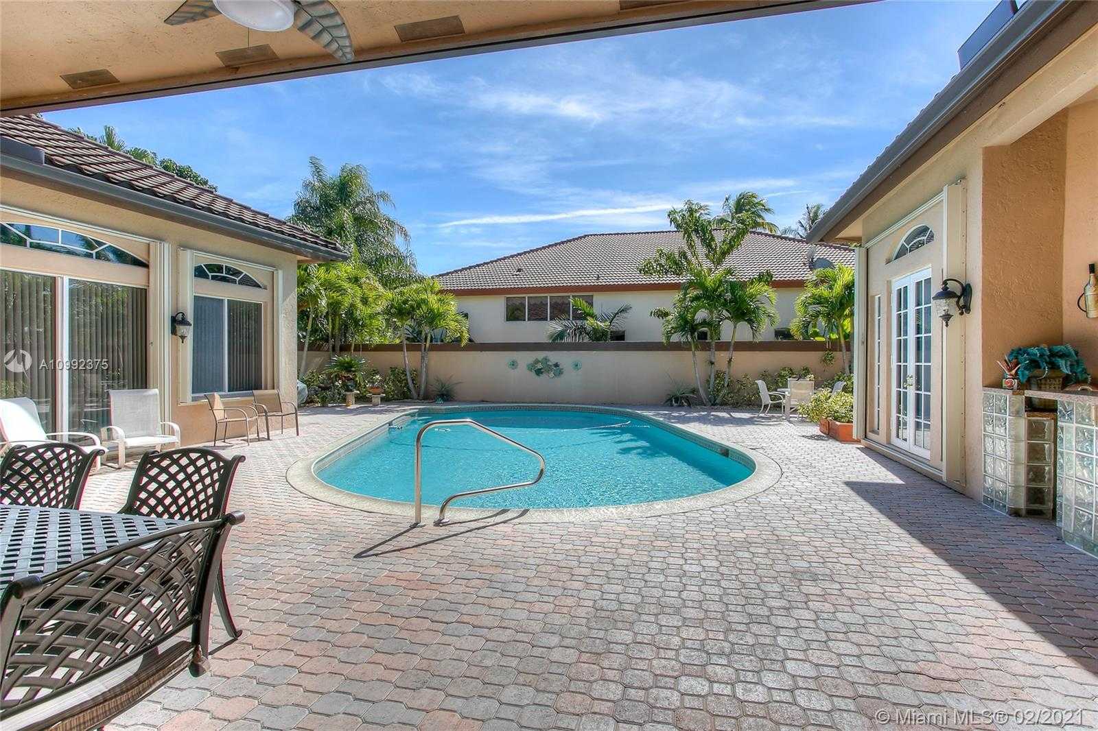 Small Image of 1011 SOUTH WEST 156TH AVE, Pembroke Pines Number 3
